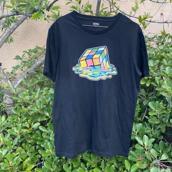 Black Melting Rubic’s Cube Short Sleeve T-shirt. Size Large. Excellent Condition - Picture 1 of 3